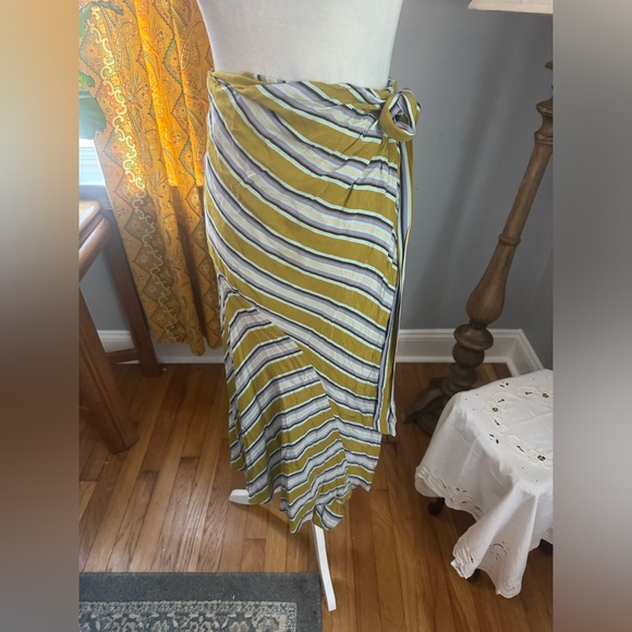 ASTR label size M Striped Midi Wrap Skirt - Picture 2 of 7